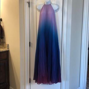 Gorgeous Maxi Dress!!